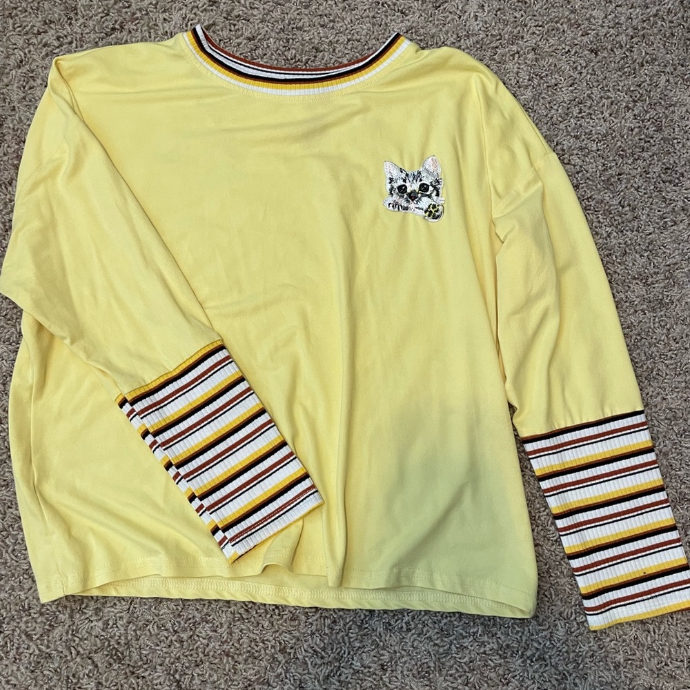 Long sleeve with embroidered cat